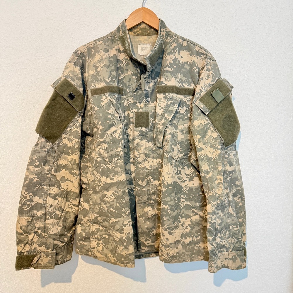 US Army ACU Digital Camo Combat Jacket Medium Regular UCP Military Shirt Coat